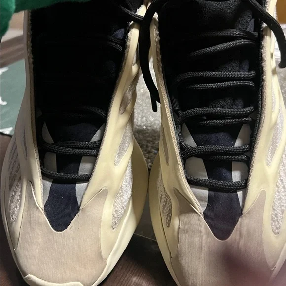 Adidas YEEZY 700 V3 Azael Black Mens Size 8 /Womens size 9 FW4980 - Picture 16 of 16